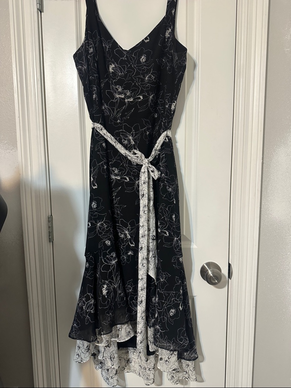 NWT White House Black Market Black and White Floral High-Low Slip Dress w/ Belt